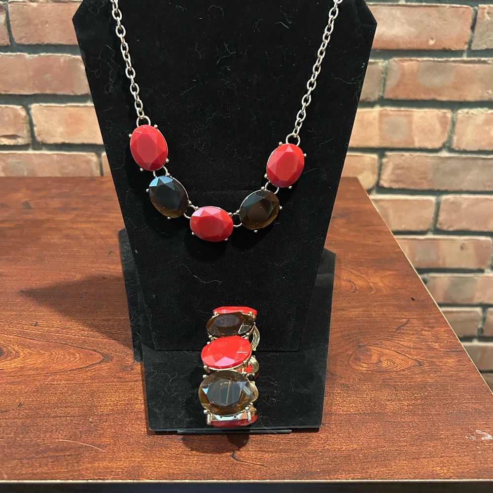Source Unknown Red and Black Necklace Set